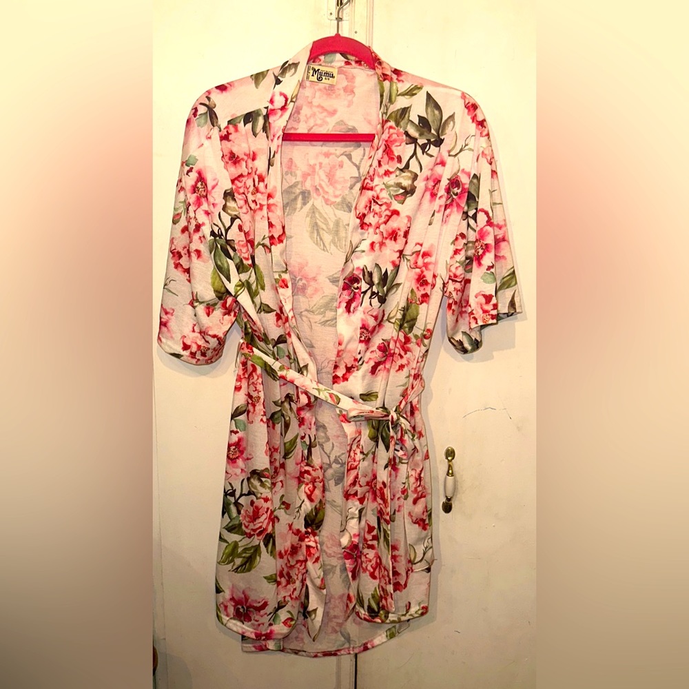 Women's Show me your mumu floral robe OS